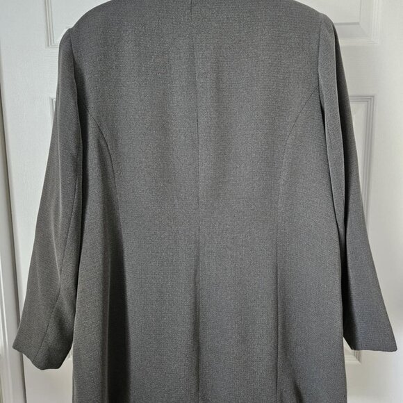 Dress Jacket with two button closurer - Size 18 - Picture 2 of 4